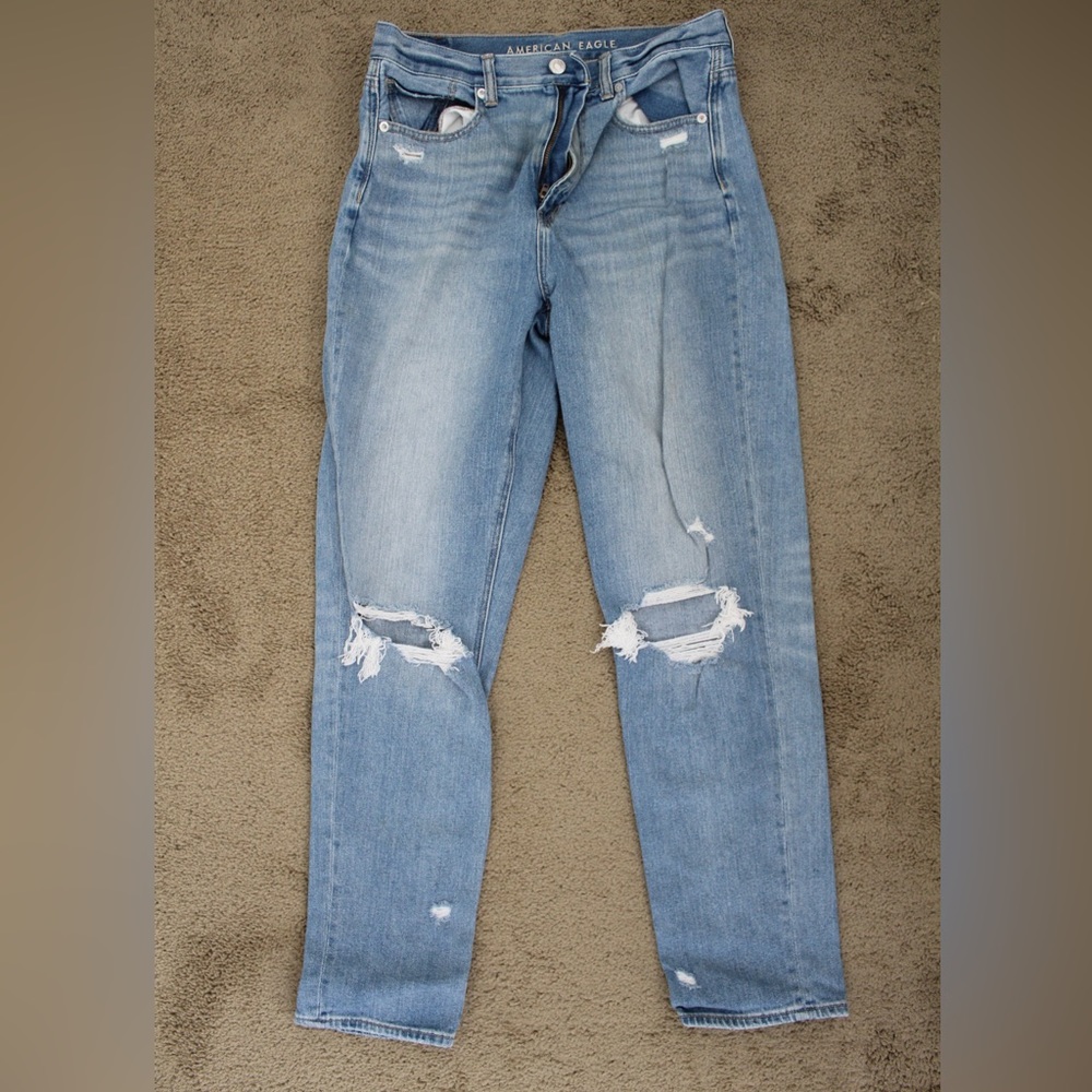 American Eagle High Waisted Mom Jeans Size 8 (Long)